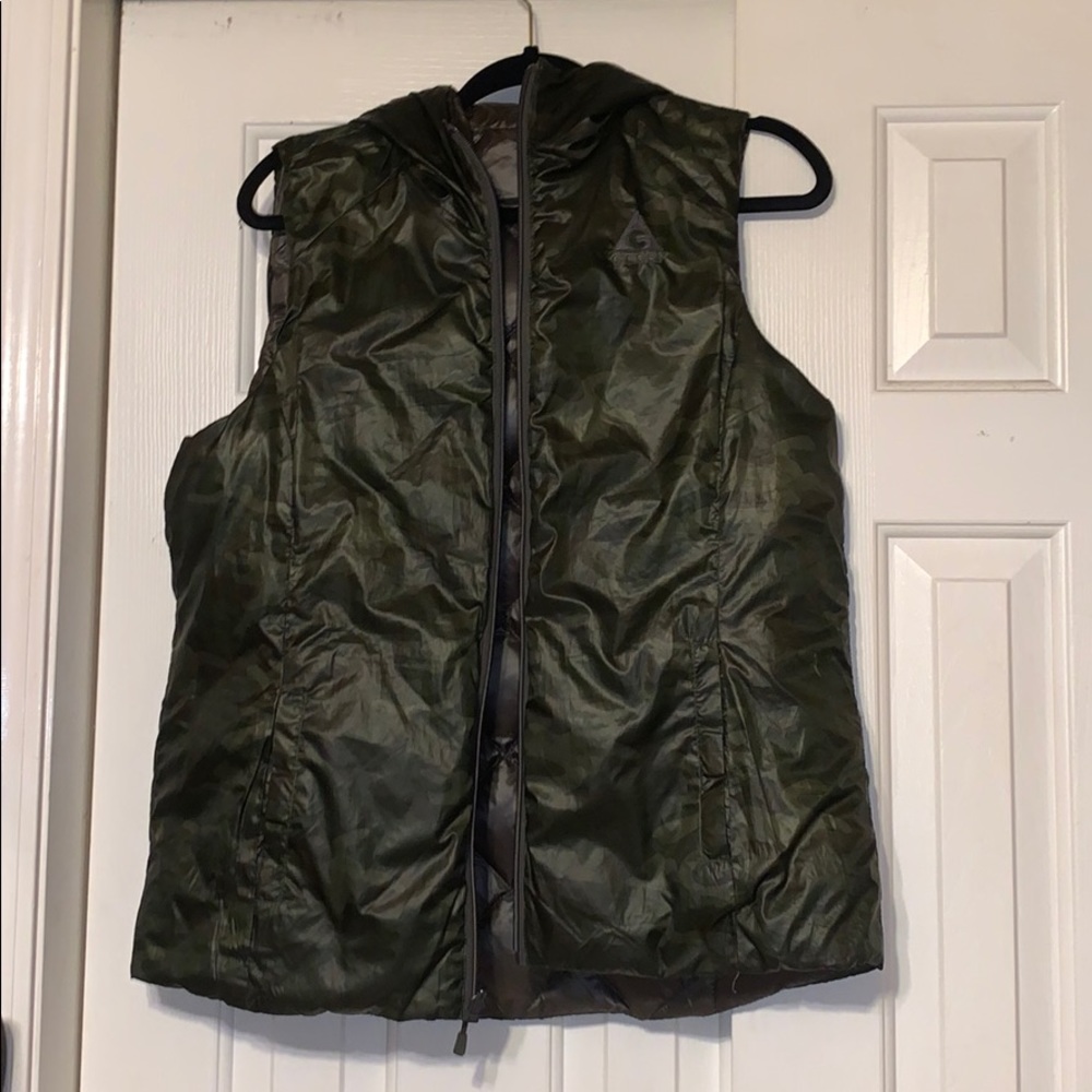 Gerry Large army green/camo reversible down vest